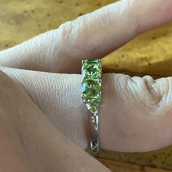 Natural Arizona Peridot Sterling Silver Ring - Picture 3 of 7